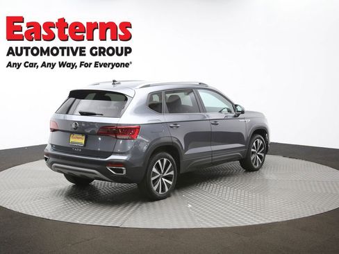 Used 2024 Volkswagen Taos SE image 39