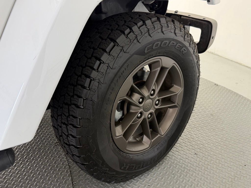 Used 2017 Jeep Wrangler Unlimited Sahara AWD/4WD image 50