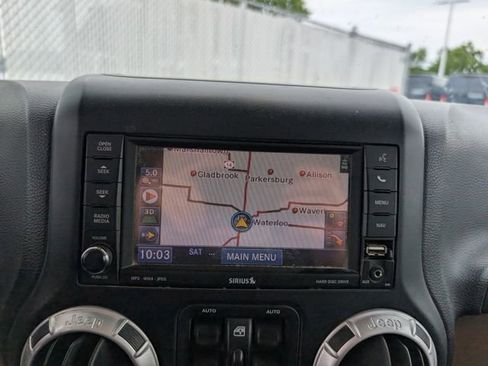 Used 2013 Jeep Wrangler Unlimited Rubicon w/ Connectivity Group AWD/4WD image 3