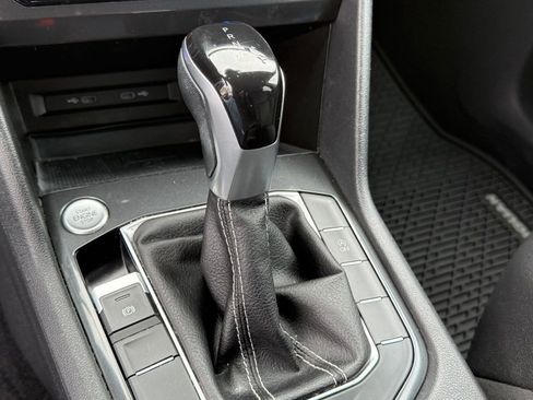 Used 2022 Volkswagen Tiguan SE FWD image 19