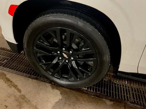 Used 2024 Chevrolet Tahoe High Country image 15