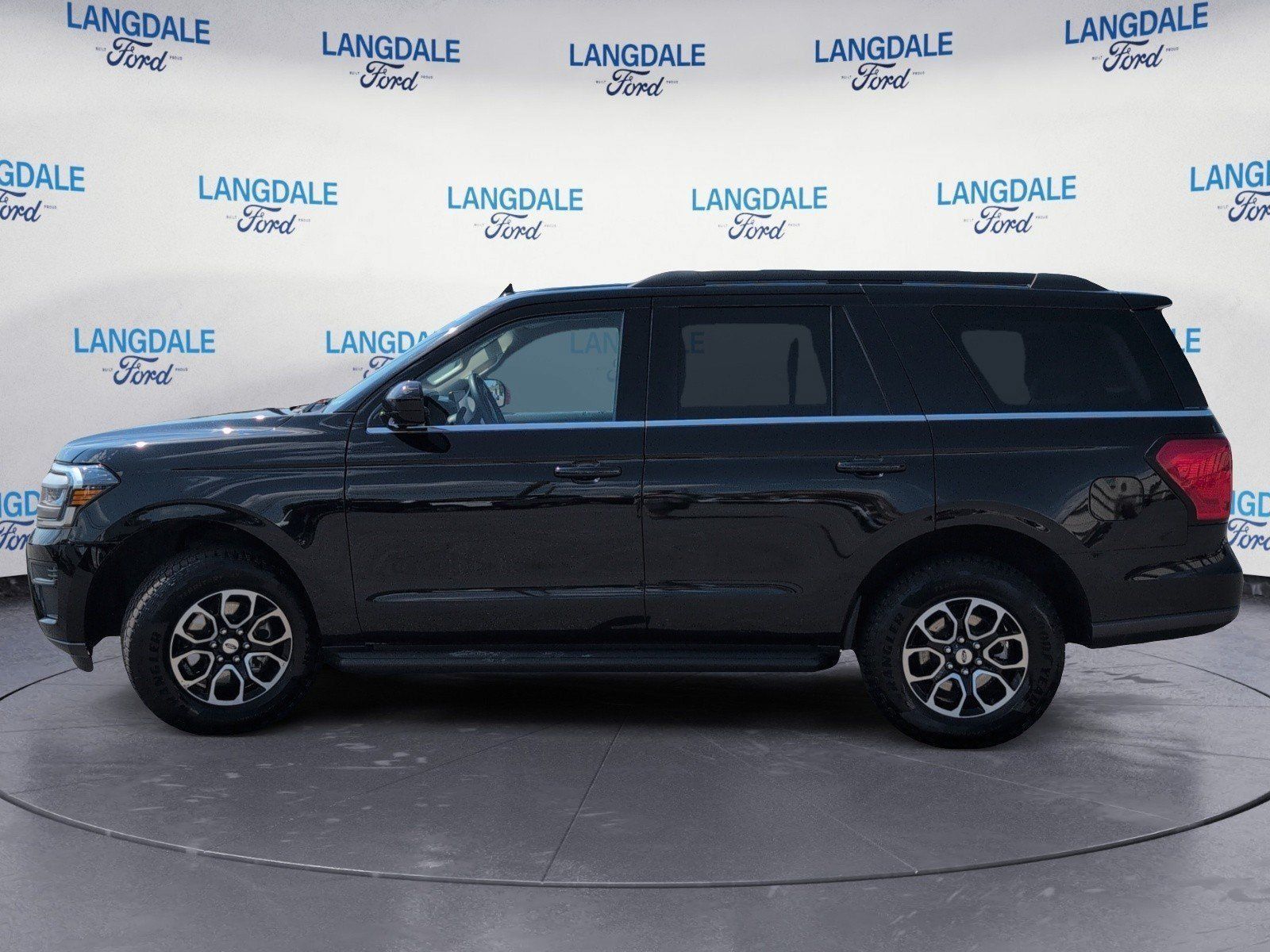 Used 2024 Ford Expedition XLT RWD image 10