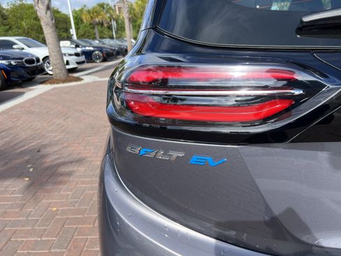 Used 2022 Chevrolet Bolt LT w/ Infotainment Package image 39