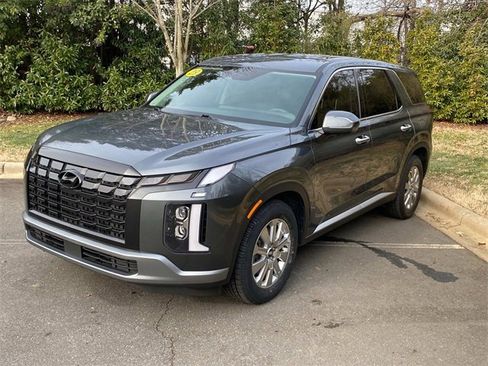 Used 2023 Hyundai Palisade SE image 3