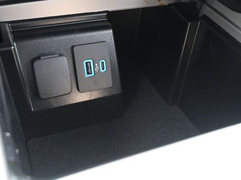 Used 2022 Ford Explorer XLT w/ Equipment Group 202A RWD image 18