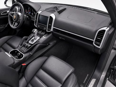 Used 2018 Porsche Cayenne GTS w/ Premium Package Plus AWD/4WD image 17