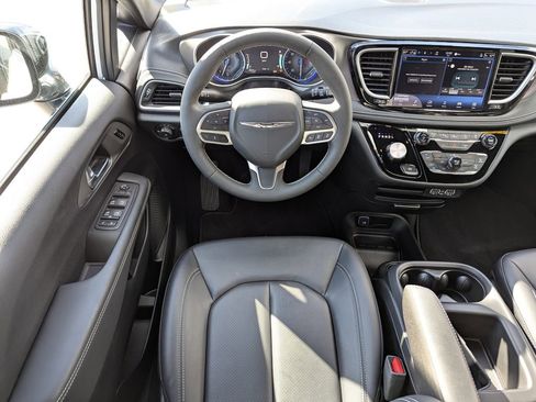 New 2026 Chrysler Pacifica Select FWD image 14