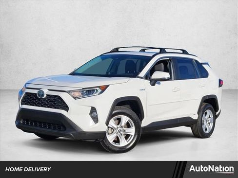 Used 2020 Toyota RAV4 XLE image 1