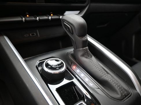 Used 2024 Chevrolet Colorado Trail Boss w/ Technology Package image 14