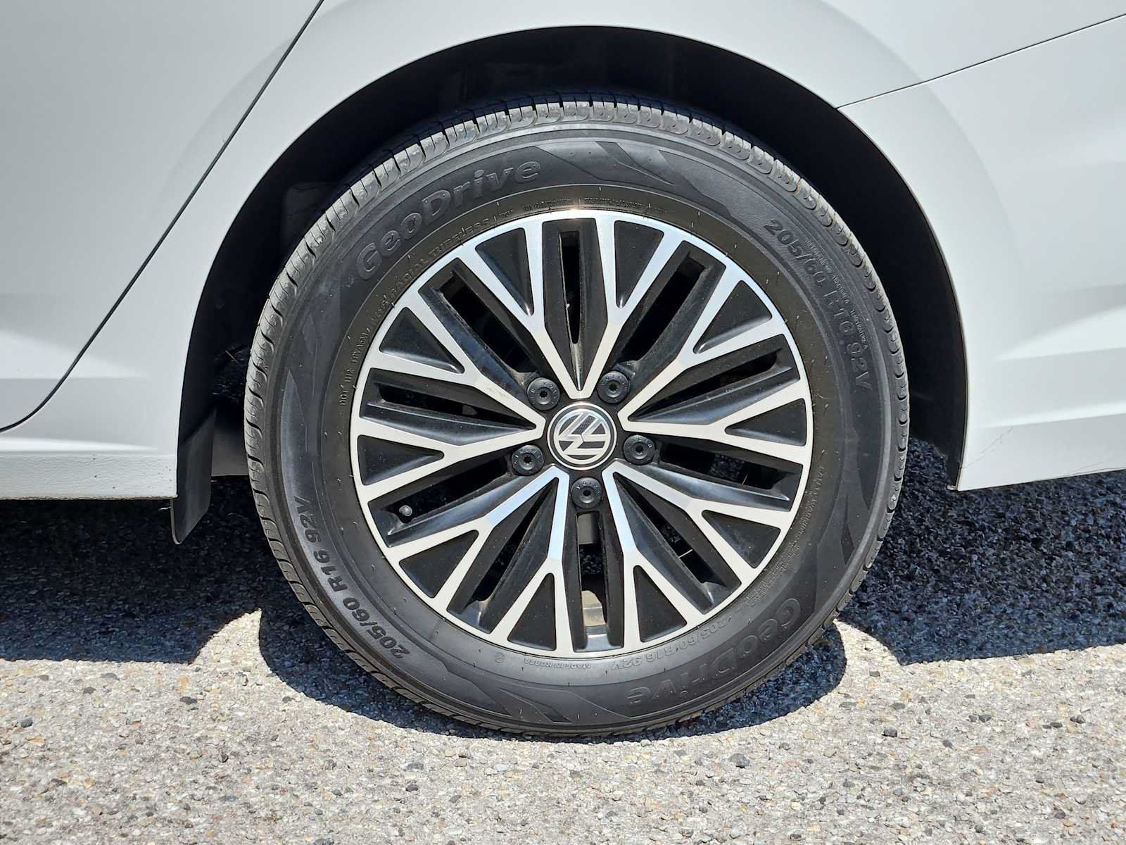 Used 2020 Volkswagen Jetta SE w/ SE Cold Weather Package FWD image 11