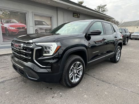 Used 2025 GMC Terrain Elevation image 3