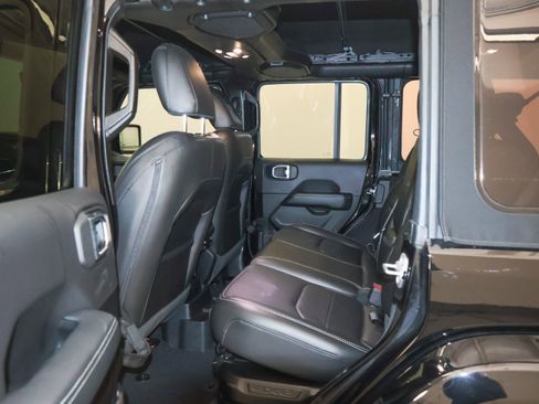 Used 2023 Jeep Wrangler Sahara w/ Cold Weather Group image 17