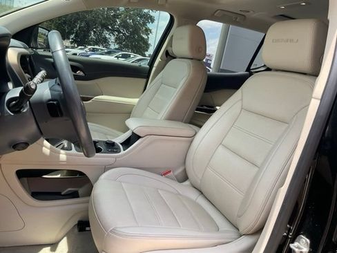 Used 2021 GMC Acadia Denali w/ Denali Technology Package FWD image 14