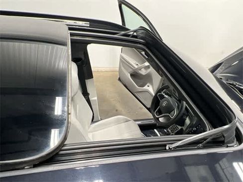 Certified 2022 Volkswagen Tiguan SE R-Line image 6