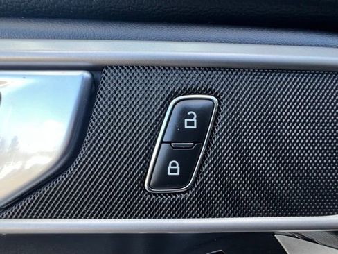 Used 2023 Ford Explorer XLT w/ Equipment Group 202A image 15