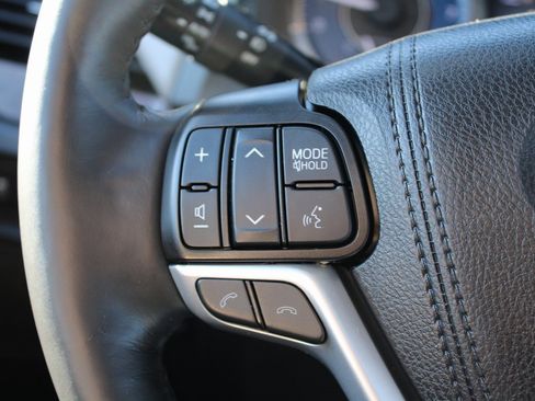 Used 2019 Toyota Sienna Limited image 29