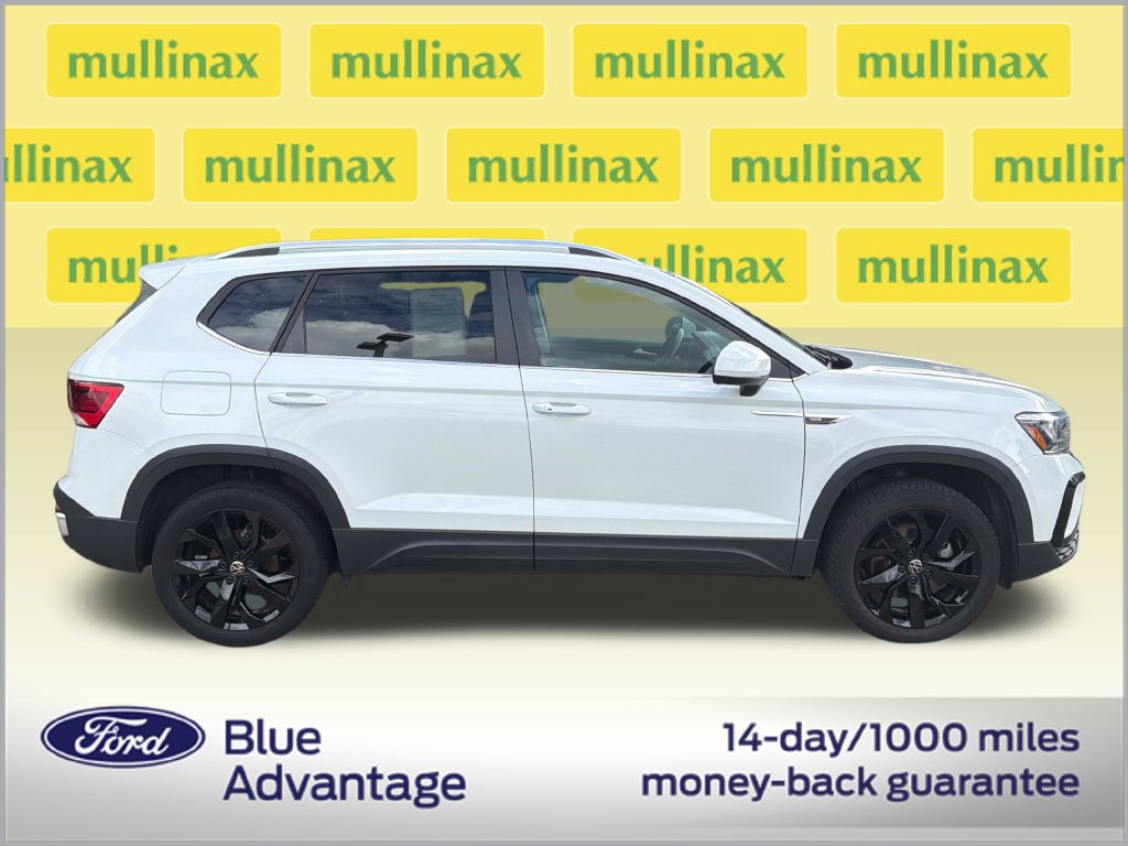 Used 2024 Volkswagen Taos SE FWD image 2