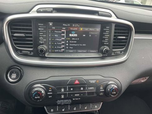 Used 2018 Kia Sorento SX image 26