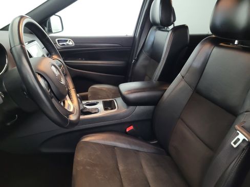 Used 2019 Jeep Grand Cherokee Altitude AWD/4WD image 18