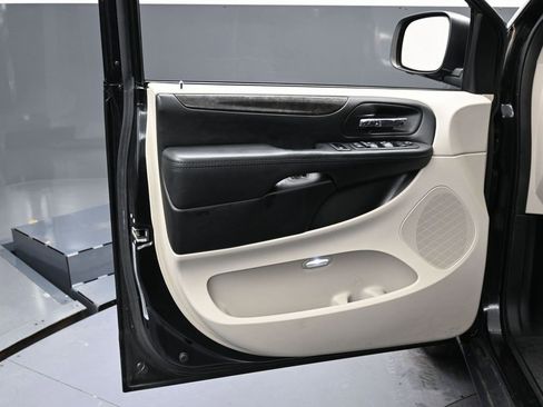 Used 2017 Dodge Grand Caravan SE w/ Power Window Group image 36