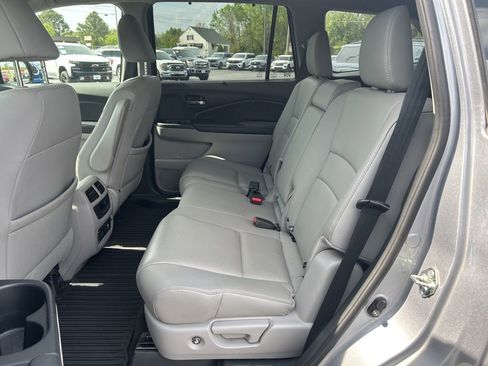 Used 2017 Honda Pilot Touring image 10