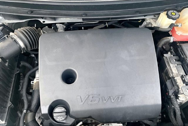 Used 2021 Chevrolet Traverse LS FWD image 32