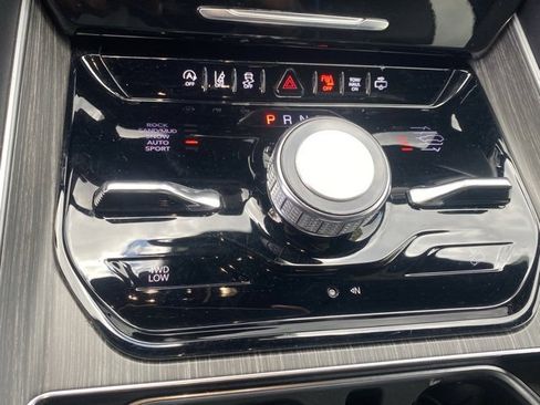 Used 2023 Jeep Wagoneer Series III w/ Preferred Equipment Group image 25