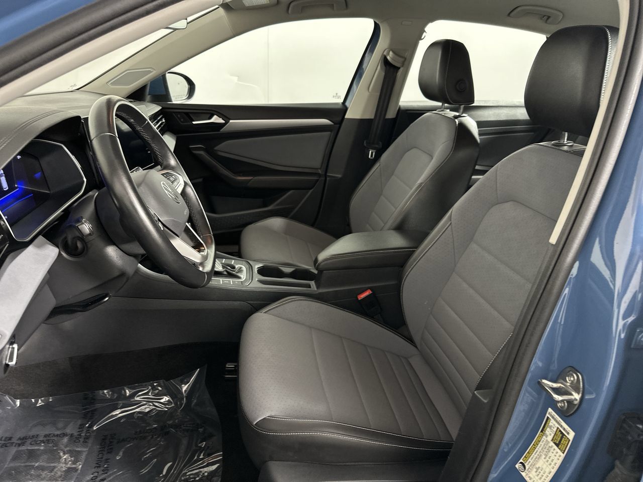 Used 2025 Volkswagen Jetta SE FWD image 3