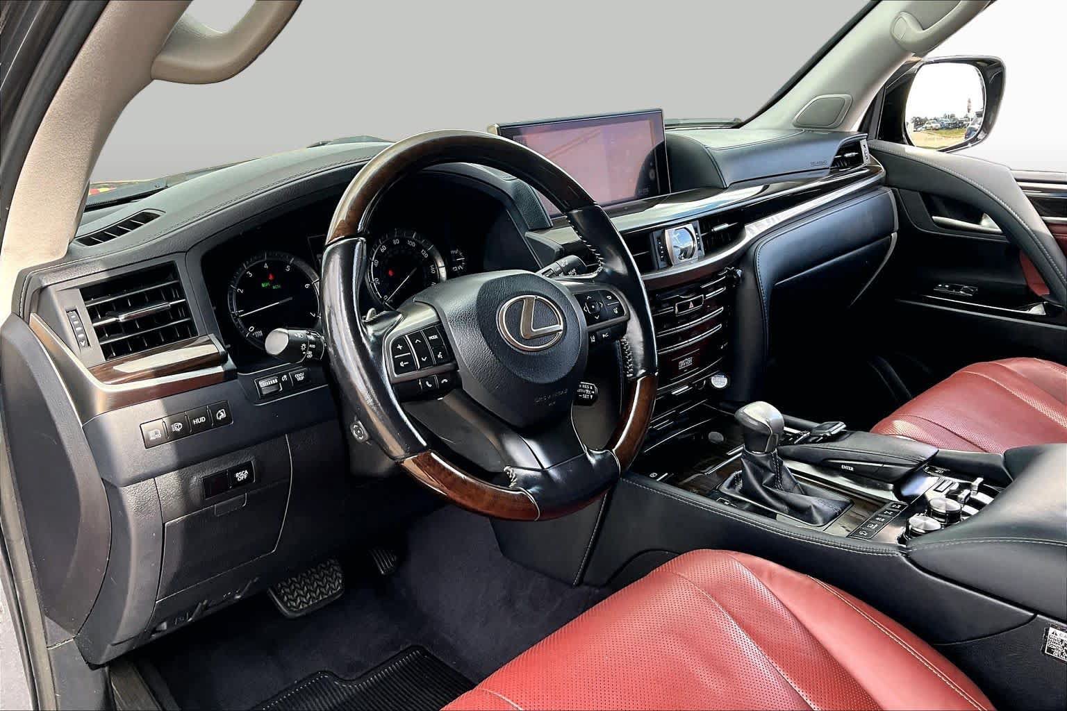 Used 2016 Lexus LX 570 4WD w/ Luxury Package image 18