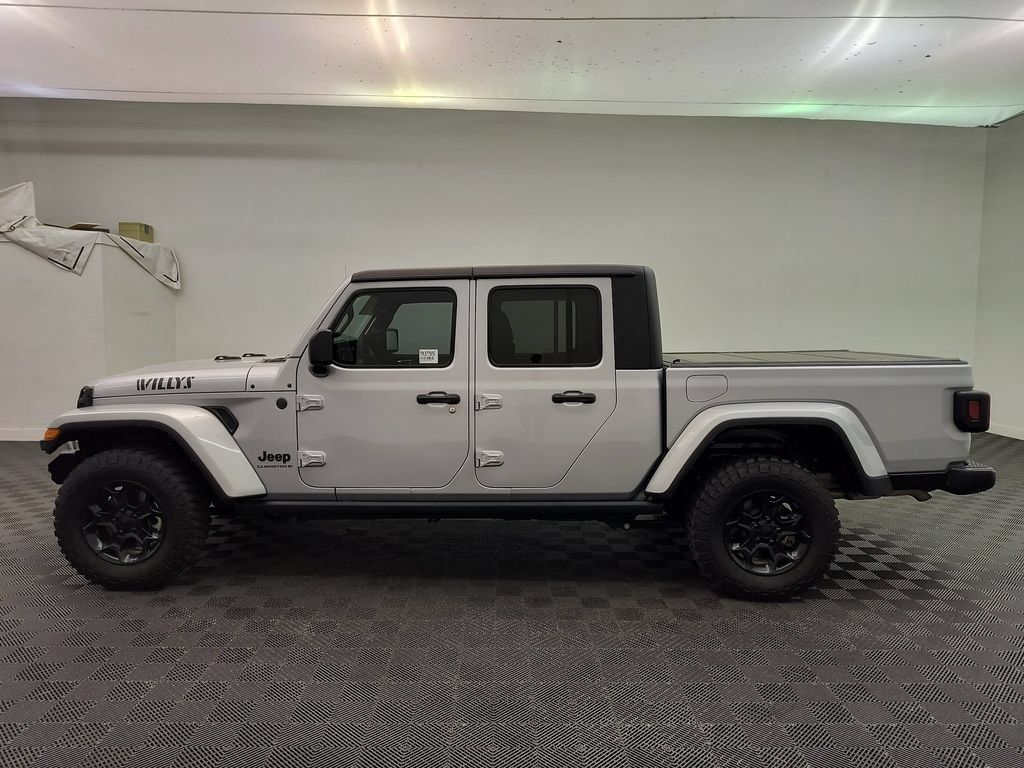 Used 2023 Jeep Gladiator Sport AWD/4WD image 2