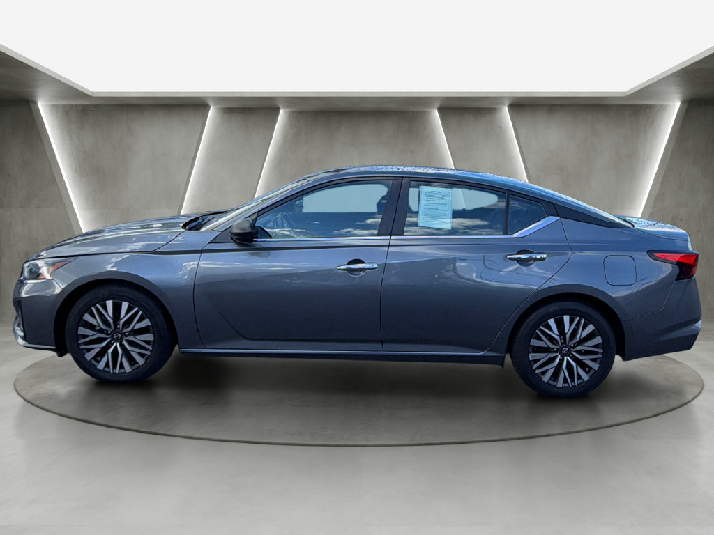 Used 2024 Nissan Altima 2.5 SV FWD image 6