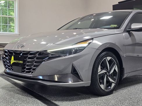 Used 2023 Hyundai Elantra Limited w/ Winter Weather Package FWD image 5