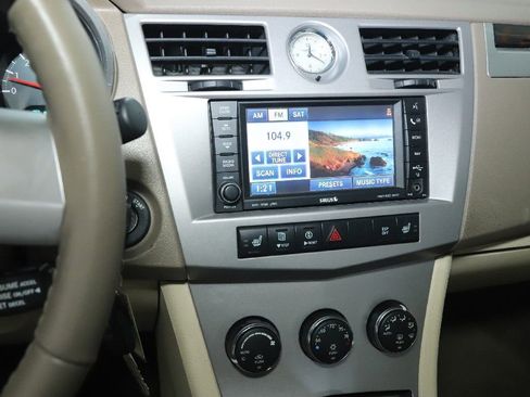 Used 2010 Chrysler Sebring Limited image 26