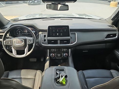 Used 2024 GMC Yukon SLT w/ SLT Luxury Package AWD/4WD image 7