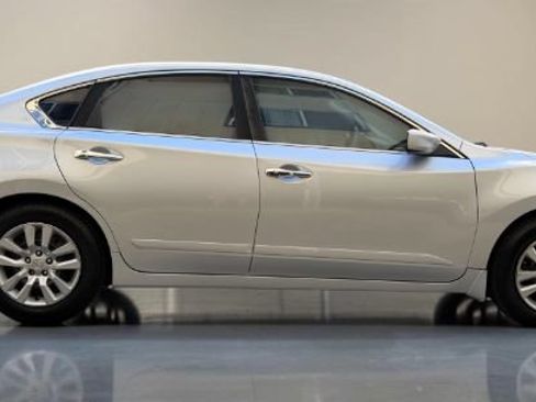 Used 2017 Nissan Altima 2.5 S w/ Power Driver Seat Package FWD image 7