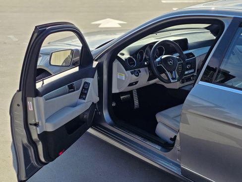 Used 2014 Mercedes-Benz C 250 Sport image 40
