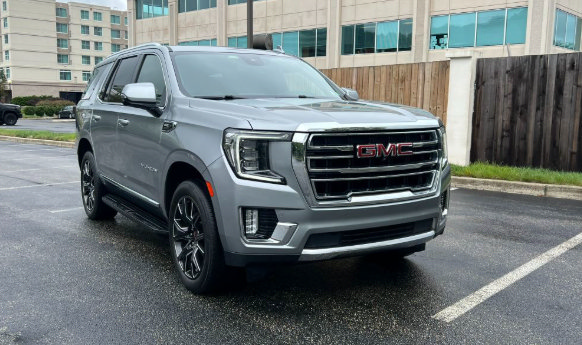 Used 2023 GMC Yukon SLT w/ SLT Premium Package AWD/4WD image 2