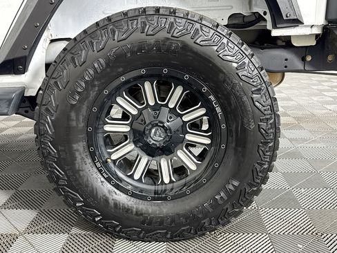 Used 2016 Jeep Wrangler Unlimited Sahara image 34