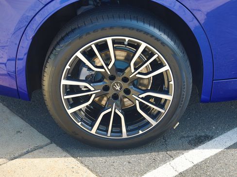 Used 2024 Maserati Grecale GT AWD/4WD image 11