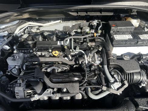 Used 2022 Toyota Corolla Cross LE image 9