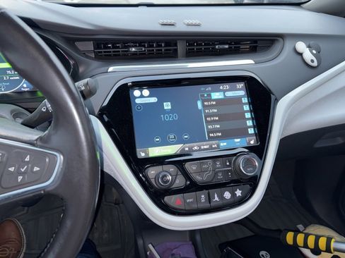 Used 2019 Chevrolet Bolt Premier w/ Infotainment Package image 17