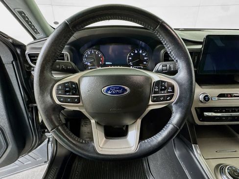 Used 2022 Ford Explorer XLT w/ Equipment Group 202A RWD image 9