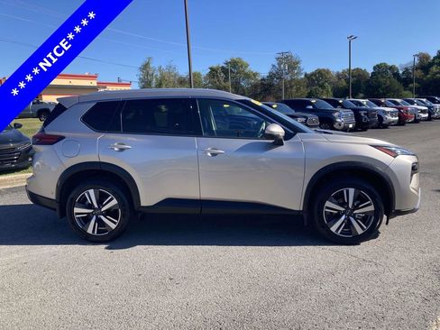 Used 2024 Nissan Rogue SL FWD image 2
