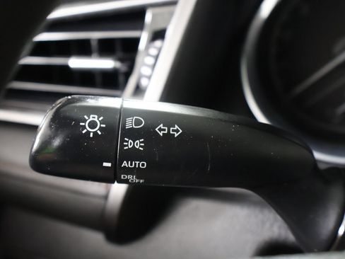 Used 2019 Toyota Camry LE FWD image 32