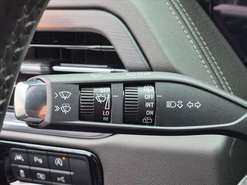 Used 2025 GMC Yukon XL Denali AWD/4WD image 11