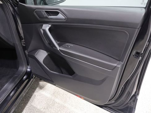 Used 2020 Volkswagen Tiguan SE w/ Panoramic Sunroof Package AWD/4WD image 24