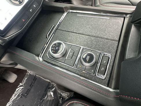 Used 2023 Ford Expedition Limited AWD/4WD image 30
