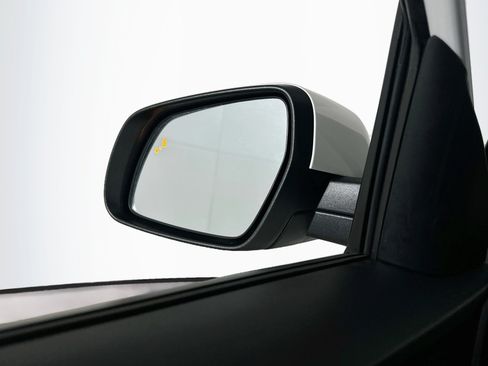 Used 2025 Hyundai Venue SEL FWD image 16