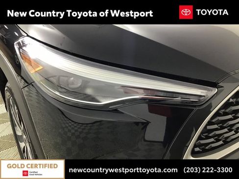 Used 2022 Toyota Corolla Cross XLE image 24