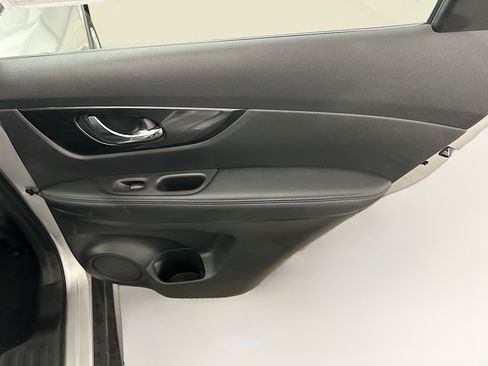 Used 2018 Nissan Rogue S AWD/4WD image 30